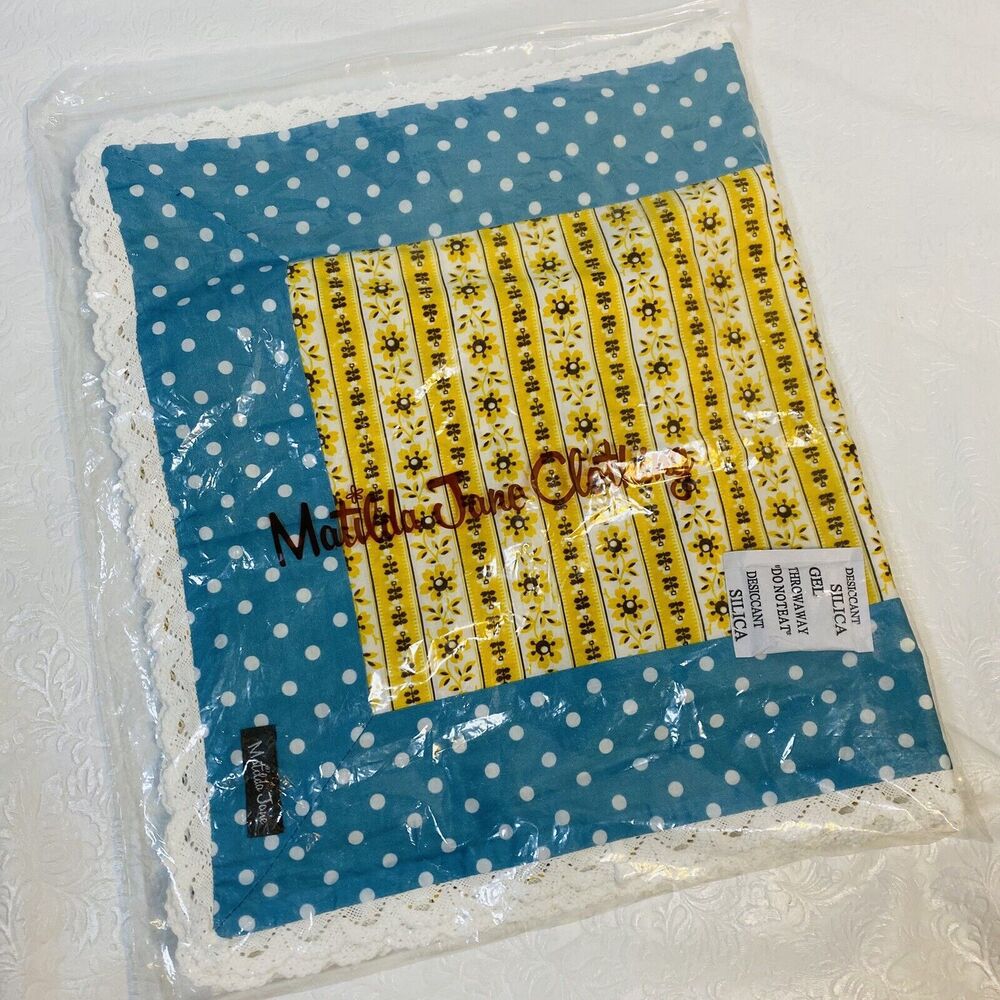 Matilda Jane Table Runner and Cloth Napkins